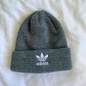 ADIDAS BEANIE 🤍